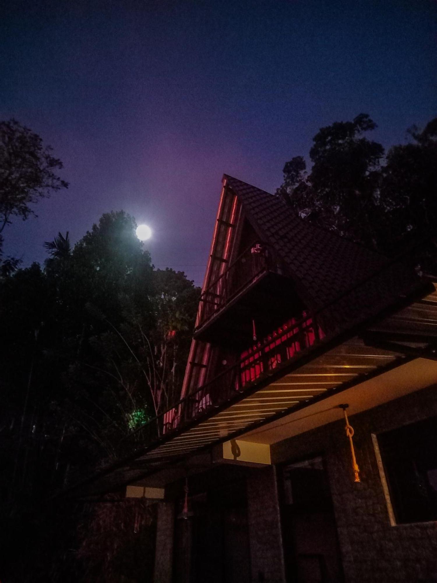 White Moon Cabin & Cottage Ella Bagian luar foto